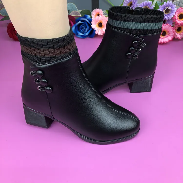 冬季加绒保暖舒适中老年女士马丁靴时尚百搭软底方根半靴妈妈鞋