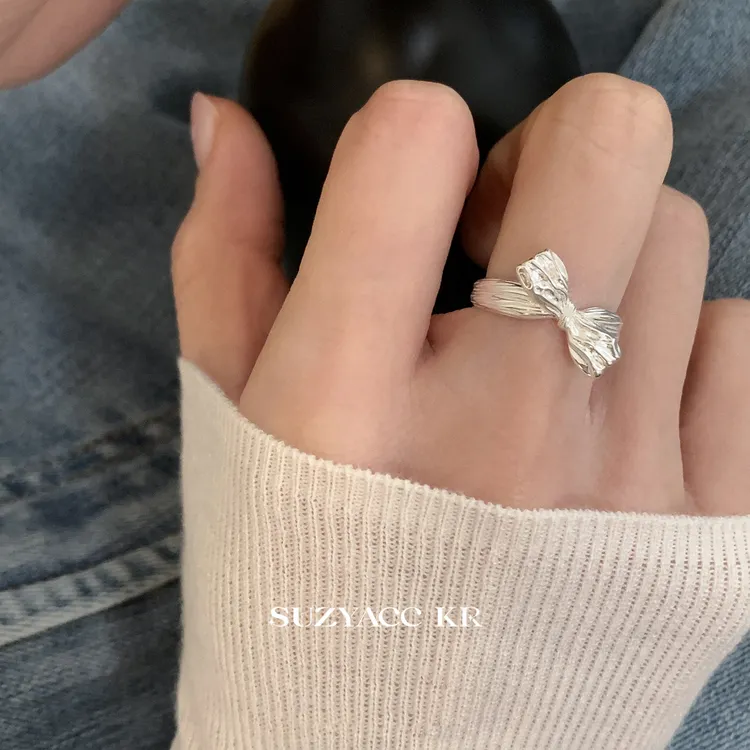 Suzyacc Kr 925银戒指  【打结蝴蝶结】气质百搭纹理时尚戒指J0708