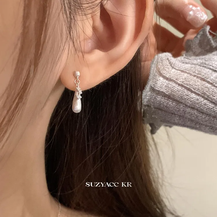 Suzyacc Kr 925银合成锆石耳饰 【水滴耳钉】精致银耳坠DE0058