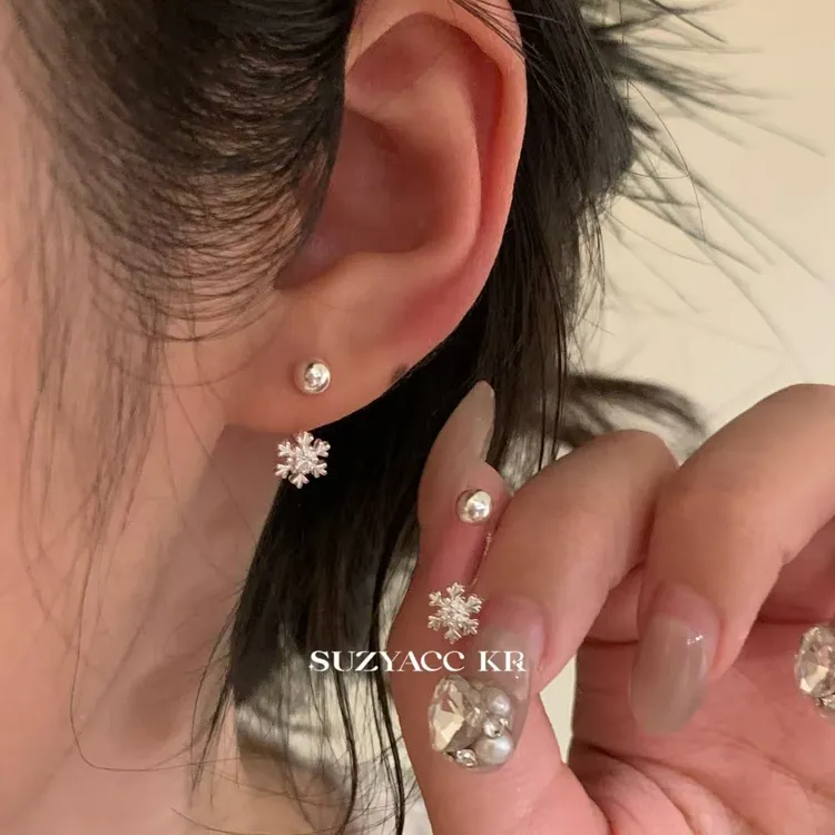 Suzyacc Kr 足银耳饰 养耳洞款雪花耳钉精致小巧耳环DE0069C