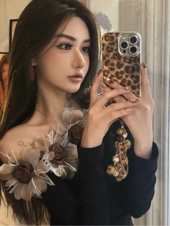 甜美立体花朵性感斜肩不规则修身打底长袖设计感上衣