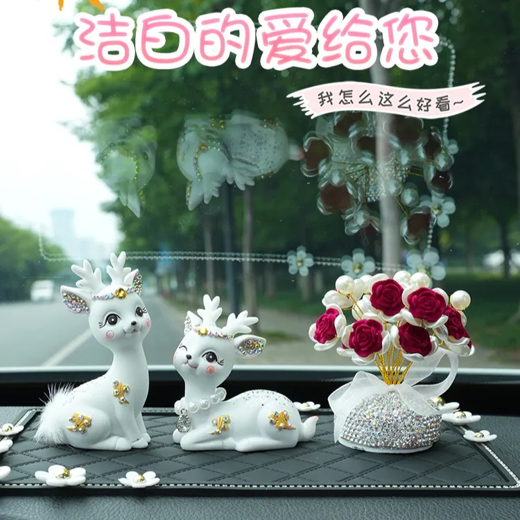 一路平安鹿汽车可爱2024新款中控台车载香薰高级感车内饰品摆件