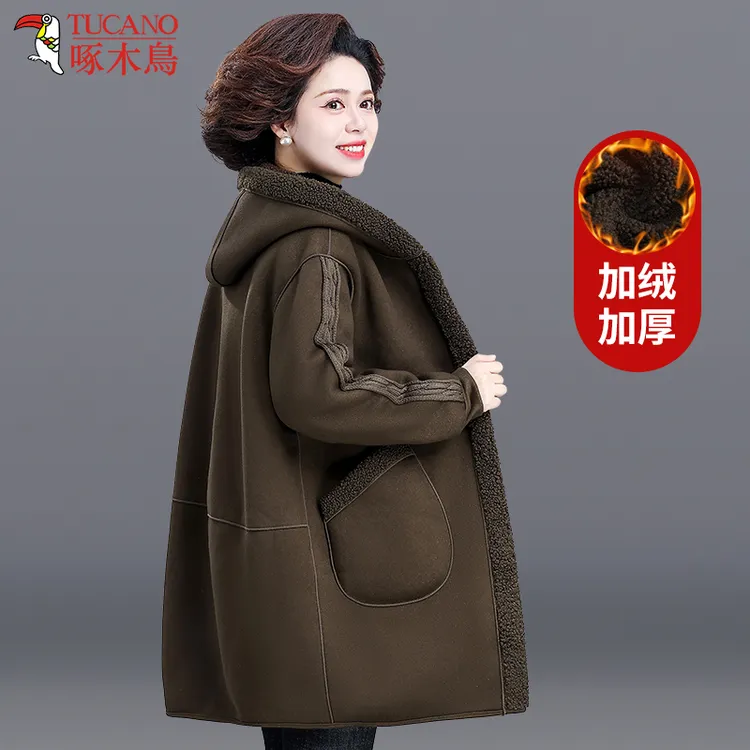 啄木鸟高档妈妈冬装加绒加厚外套中长款洋气大衣中老年女连帽棉衣