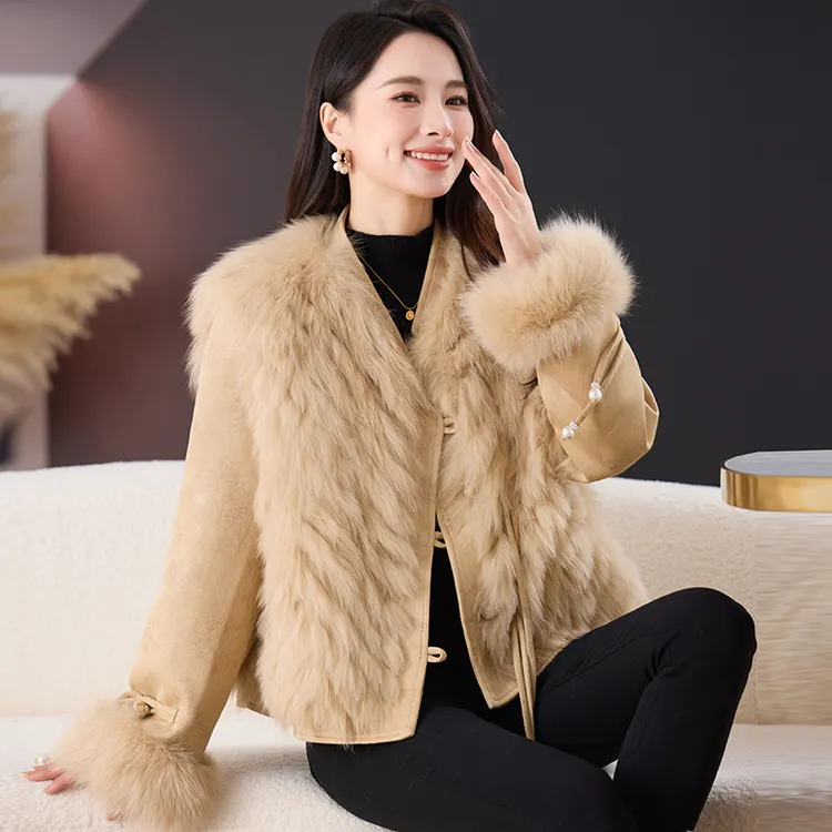 狐狸毛皮草外套羽绒服女短款2024冬季新款白鹅绒服V领人造麂皮绒