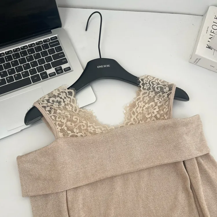 冬季新款时尚高级感纯欲风一字肩蕾丝挂脖亮片修身显瘦设计感上衣