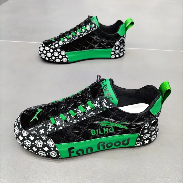 2025春季男士新款个性潮鞋透气户外休闲软底时尚潮男男款休闲皮鞋