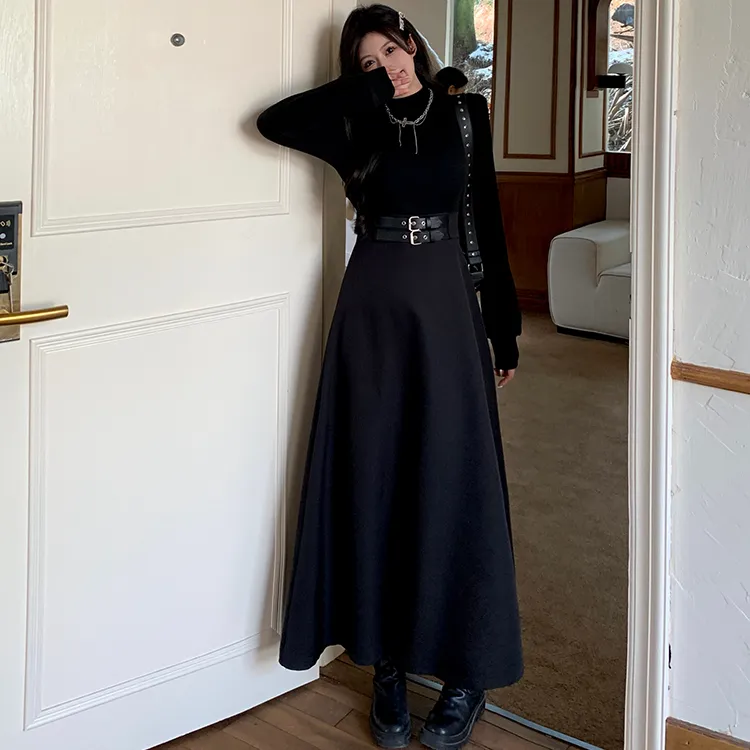 大码女装纯色高领小黑裙秋冬打底裙胖MM温柔收腰连衣裙女