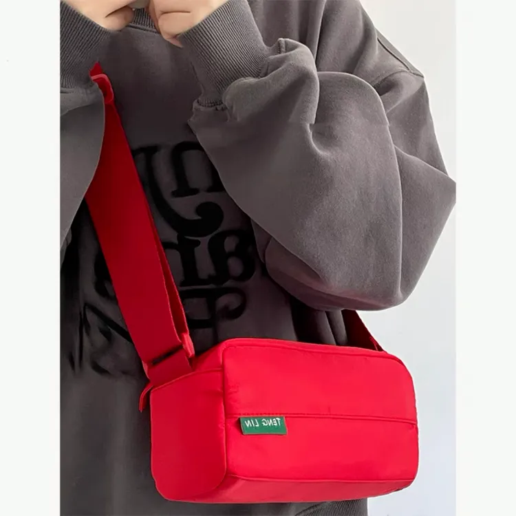 今年流行小包包女2025新款潮夏季单肩腋下包高级感小众质感枕头包