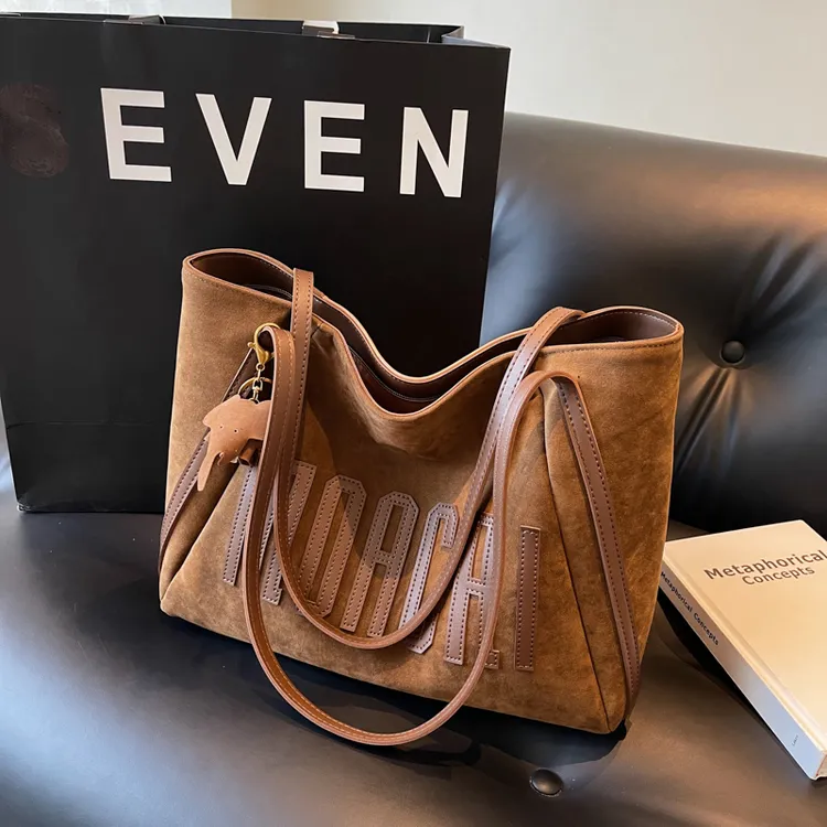 秋冬复古大容量包包女2025新款时尚通勤单肩包早八磨砂托特包