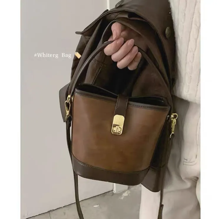 YUSMYU高级感手提包包女2025新潮复古撞色专用水桶包百搭斜挎包