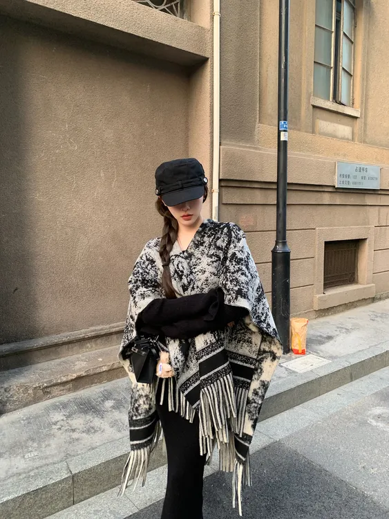 【水墨东方美学】花纹披肩围巾女长款冬季保暖百搭时尚宽松网红双面