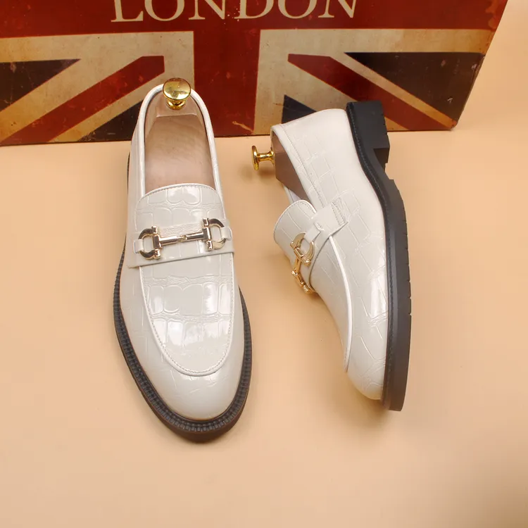 新款男士英伦风漆皮真皮时尚商务休闲皮鞋潮流百搭白色婚鞋内增高