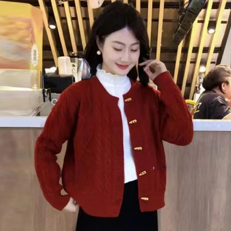 慵懒风时尚牛角扣针织衫毛衣女2024年秋冬新款小个子宽松显瘦外套