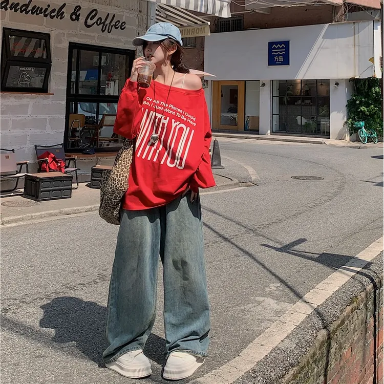 美式复古红色字母印花卫衣女装2025春季新款休闲宽松露肩套头上衣