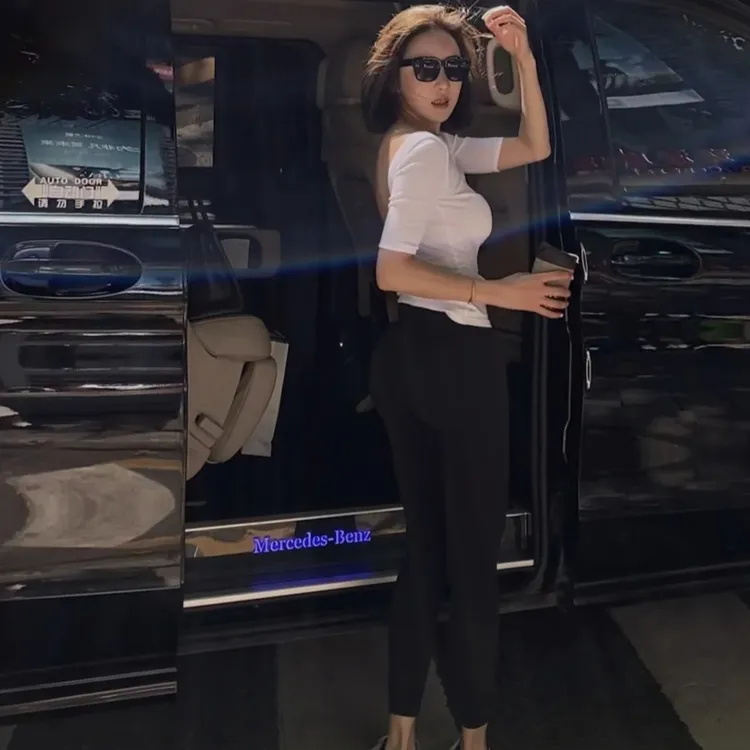 纯欲风辣妹短袖女夏季2025新款设计感小众T恤修身显瘦露背上衣ins