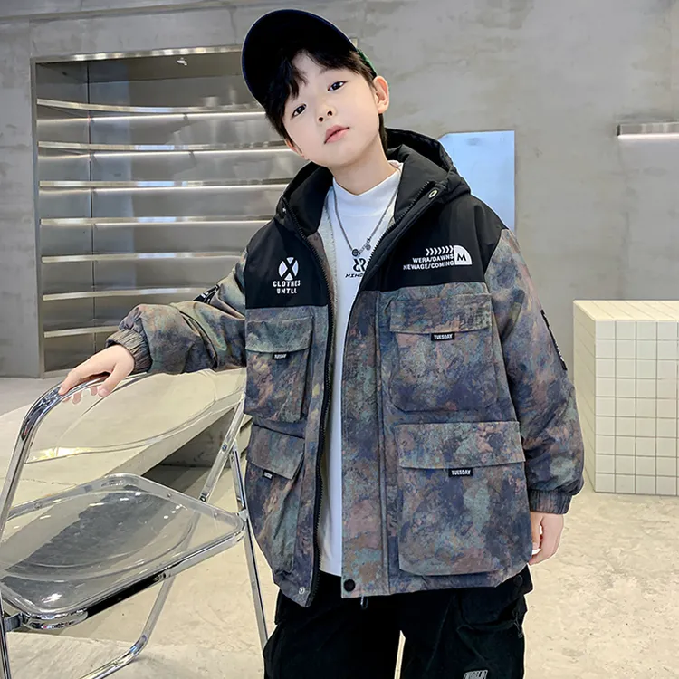 男童迷彩工装加绒外套秋冬帅气2025新款中大男孩多口袋派克服棉衣