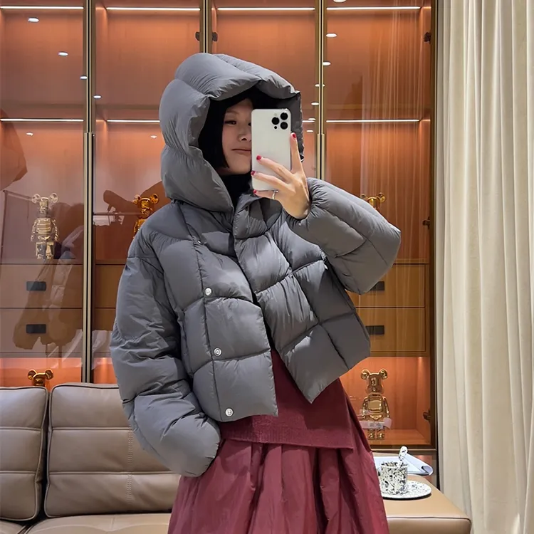太哇塞新款面包服90白鸭绒羽绒服女外套软乎乎高领加厚肯豆短款