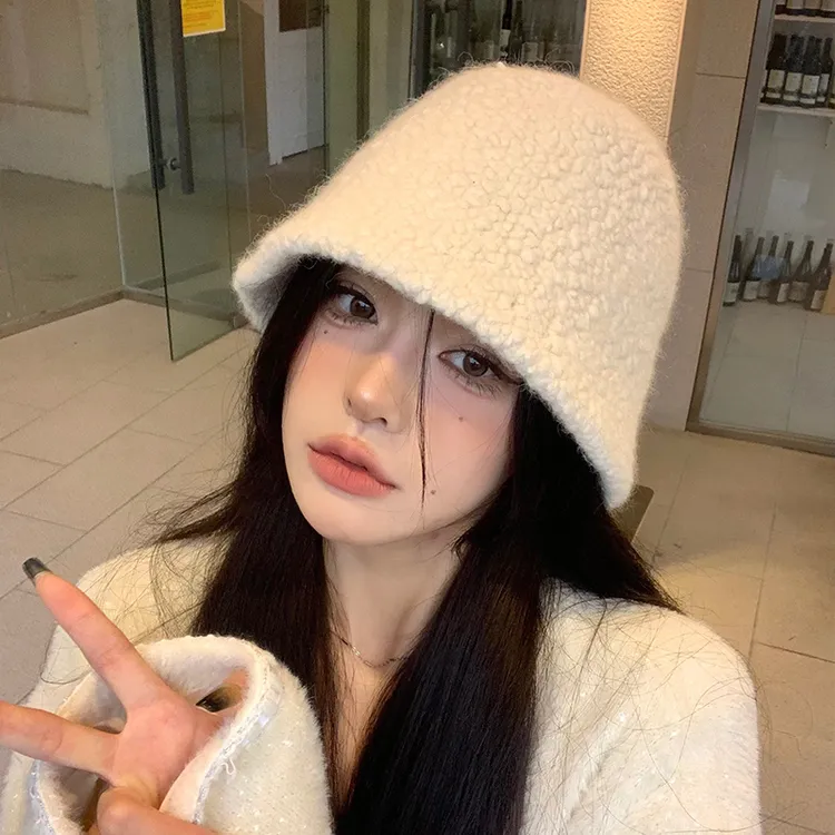 2022新款白色洋气渔夫帽女秋冬季保暖羊羔毛绒帽子大冬天显脸小潮