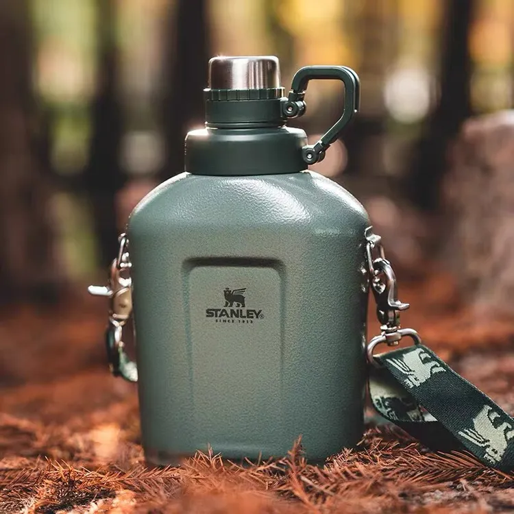 STANLEY斯坦利 户外不锈钢水杯大容量便携复古冷水壶1L