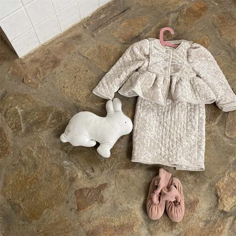 女童丝绒套装秋冬2025新款洋气夹棉加厚冬装儿童外套半身裙两件套