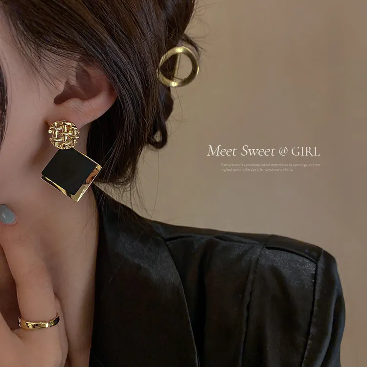 合金耳饰 时尚黑色方形大耳钉女小众设计感复古轻奢耳环耳饰欧美