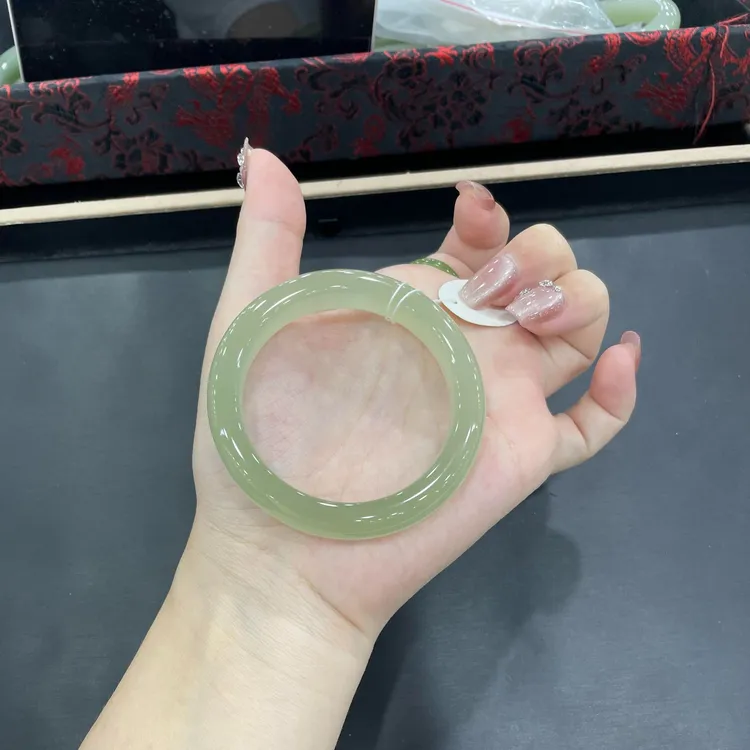 小众新款葡萄肉绿玉髓手镯精选正品晴水绿玛瑙玉镯女款多样性发一
