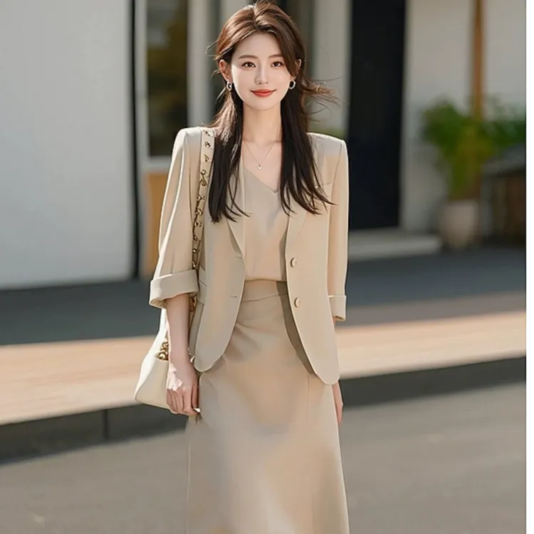 初秋穿搭一整套又a又飒高级感卡其色西装半身裙两件职业套装女