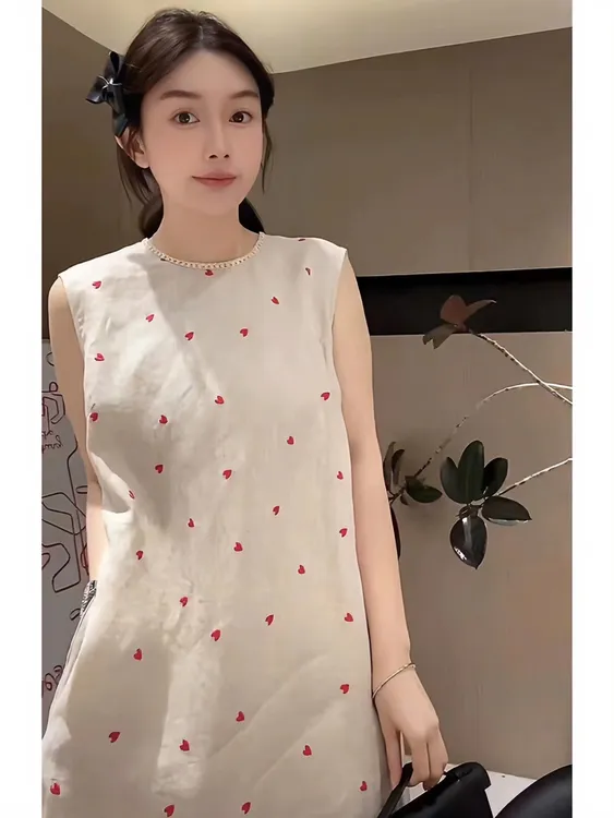 小个子时尚休闲宽松薄款透气小爱心连衣裙女夏季无袖收腰显瘦长裙