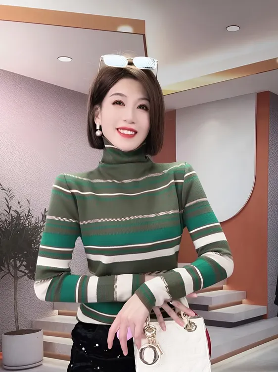 高领毛衣女显瘦条纹绿色打底针织上衣秋冬加厚长袖套头加厚毛衣潮