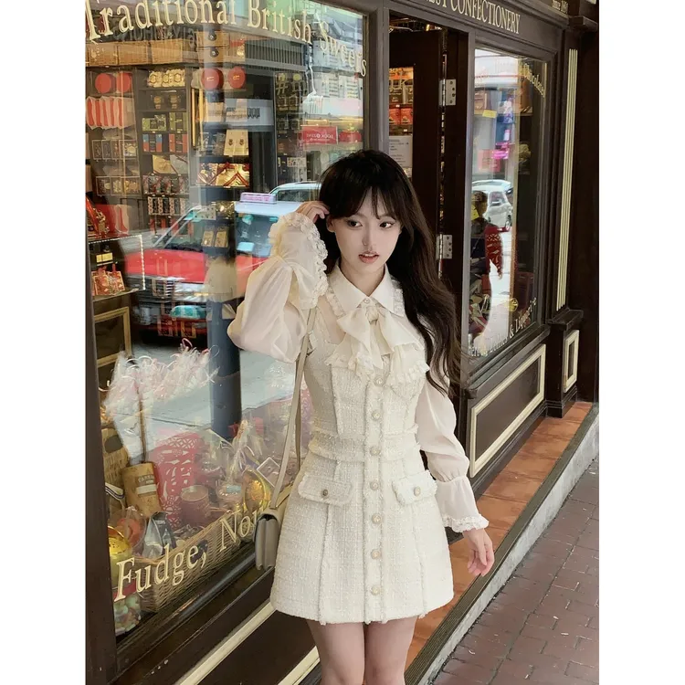 2024年法式新款杏色小香风收腰连衣裙/蝴蝶结衬衫两件套简约款式