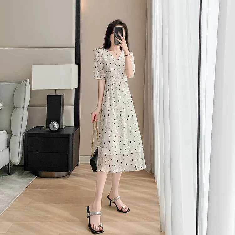 2024年温柔碎花连衣裙中长款夏季新款v领修身气质显瘦a字简约款式