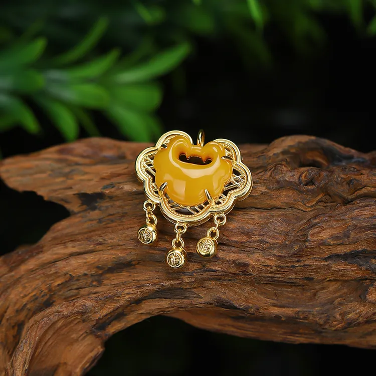 【星光村小飞J2226】蜜蜡如意锁吊坠（多样性发一件）