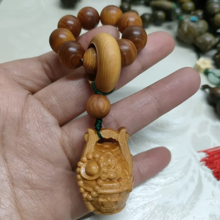 柏木小手捻(崖柏)手把件 挂件12＊9