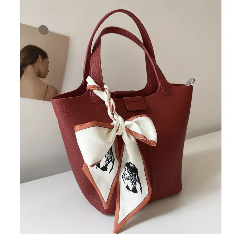 结婚当天新娘用的包包婚包女红新款大容量高级感小众菜篮子水桶包