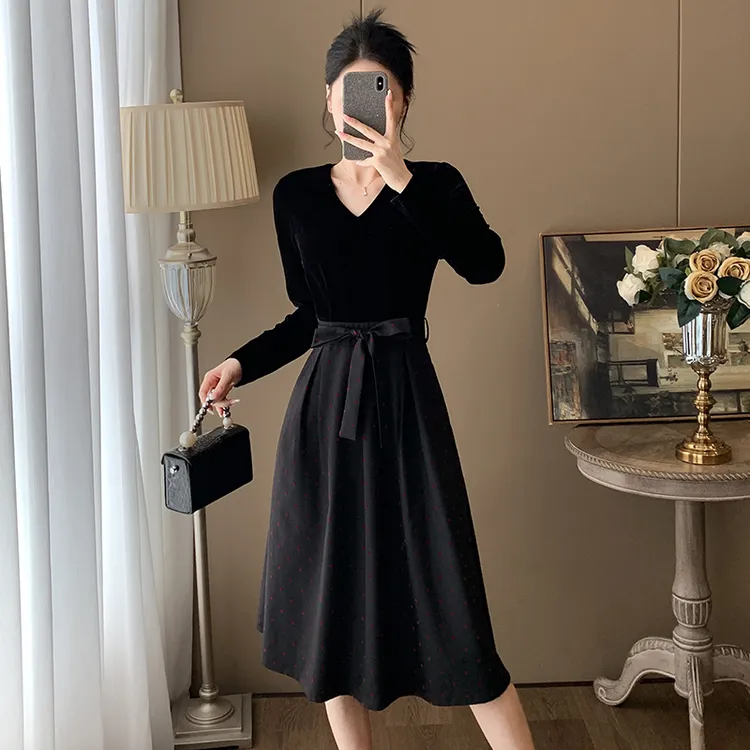 毛衣法式红色波点秋冬轻奢感秋季新款气质中长款小黑裙收腰显瘦