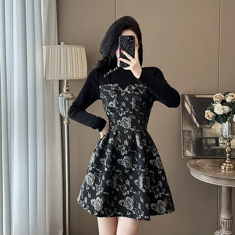 长袖秋冬感复古碎花小黑裙女小个子时髦短裙蓬蓬裙收腰裙子旗袍