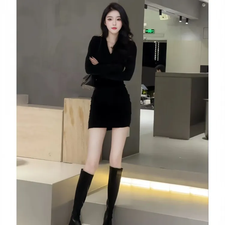 连衣裙女长袖2025早秋新款收腰交叉V领显瘦打底裙子内搭包臀短裙