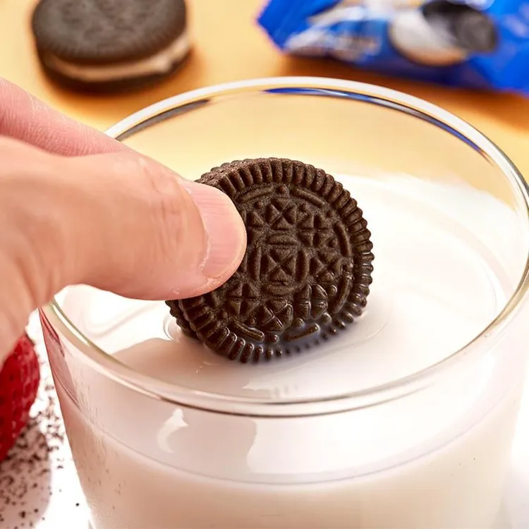 网红夹心饼干芝士早餐小黑饼适合囤货小零食休闲食品好吃网红爆款