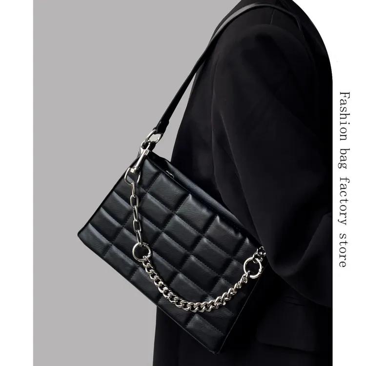 今年流行超火小众轻奢设计手提腋下包2024新款高级质感链条斜挎包