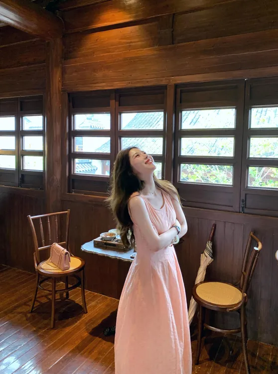 粉色背带裙连衣裙女夏季2025新款法式气质收腰显瘦无袖背心长裙子