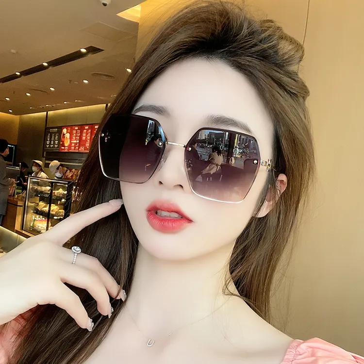 太阳眼镜女2025新款网红高档墨镜女士防紫外线开车专用大圆脸显小