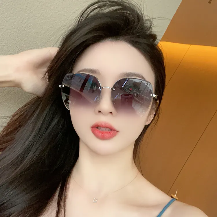 墨镜女士2025新款高档时尚网红太阳镜开车防紫外线无边框套装眼镜
