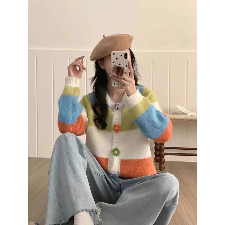 彩虹条纹花朵针织开衫女秋冬季时尚小个子毛衣外套