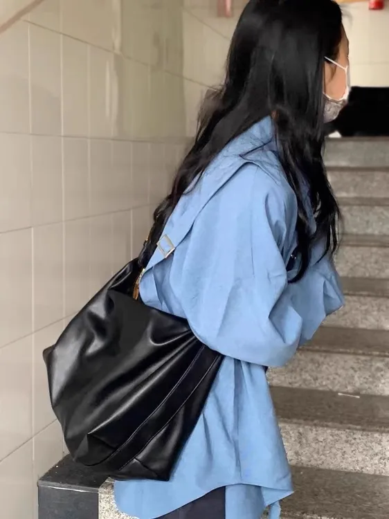 斜挎包女2025新款电脑包大学生上课包早八通勤包大容量休闲托特包