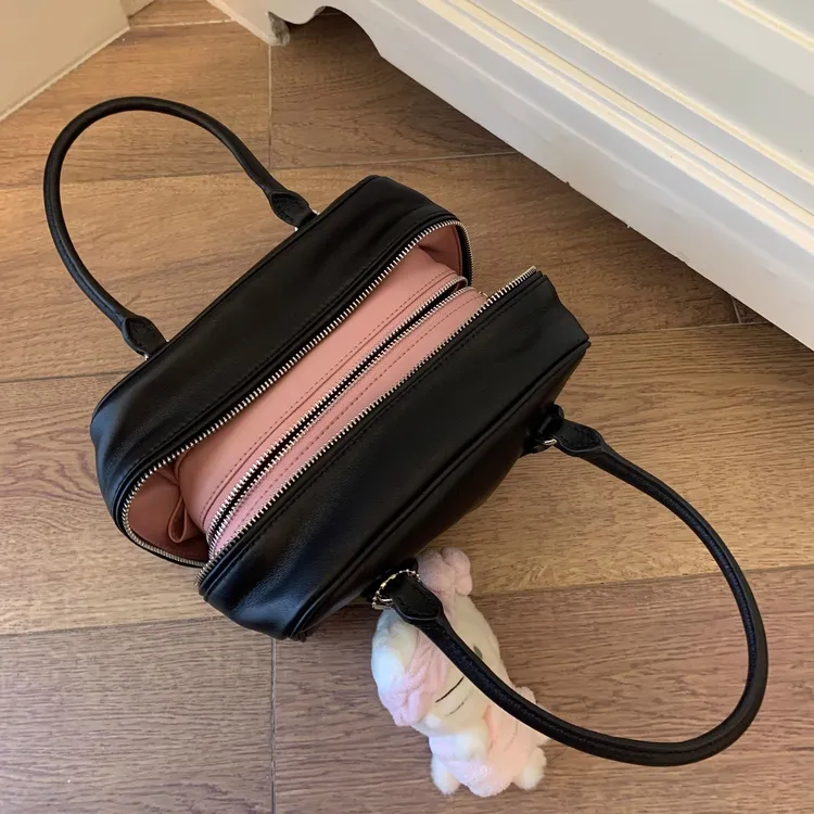 小众设计2025新款黑粉撞色小方包保龄球手提包波士顿包斜挎包女