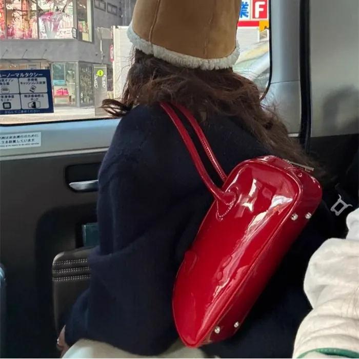 2025韩国小众简约漆皮手提腋下法棍包迷你百搭单肩保龄球包包女