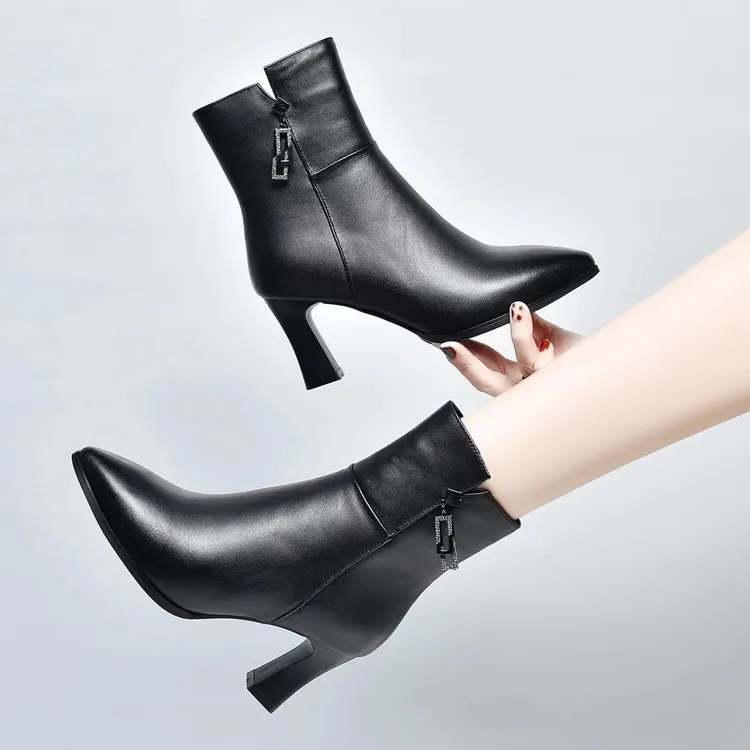 真皮中筒靴女2025新款秋冬季粗跟软皮短靴中跟女鞋尖头高跟马丁靴