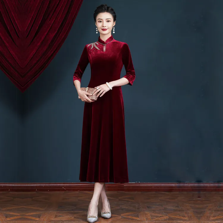 秋冬高贵喜婆婆长款改良旗袍大码妈妈红色宴会高端气质大摆裙礼服