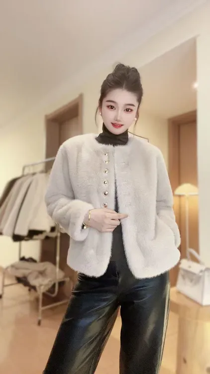 小香风毛毛外套女秋冬新款皮毛一体高级感气质百搭短款保暖上衣