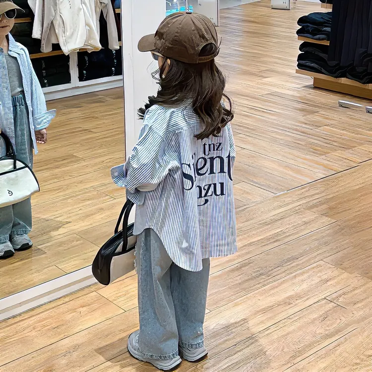 儿童韩版秋季宽松条纹衬衫外套2025春新款女孩百搭字母印花衬衣潮